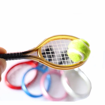 Dollhouse Minyatür Tenis Raketi ve Topu Simüle Mini spor ekipmanı Oyuncaklar 1: 6 Bebek Evi Dekorasyon Oyuncaklar Çocuklar için
